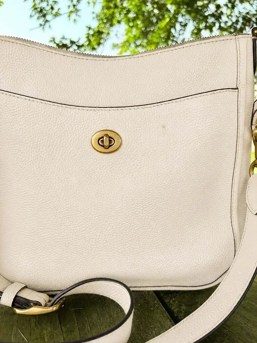Coach Chaise Crossbody Bag – Cream/Ivory Pebbled Leather 🤍